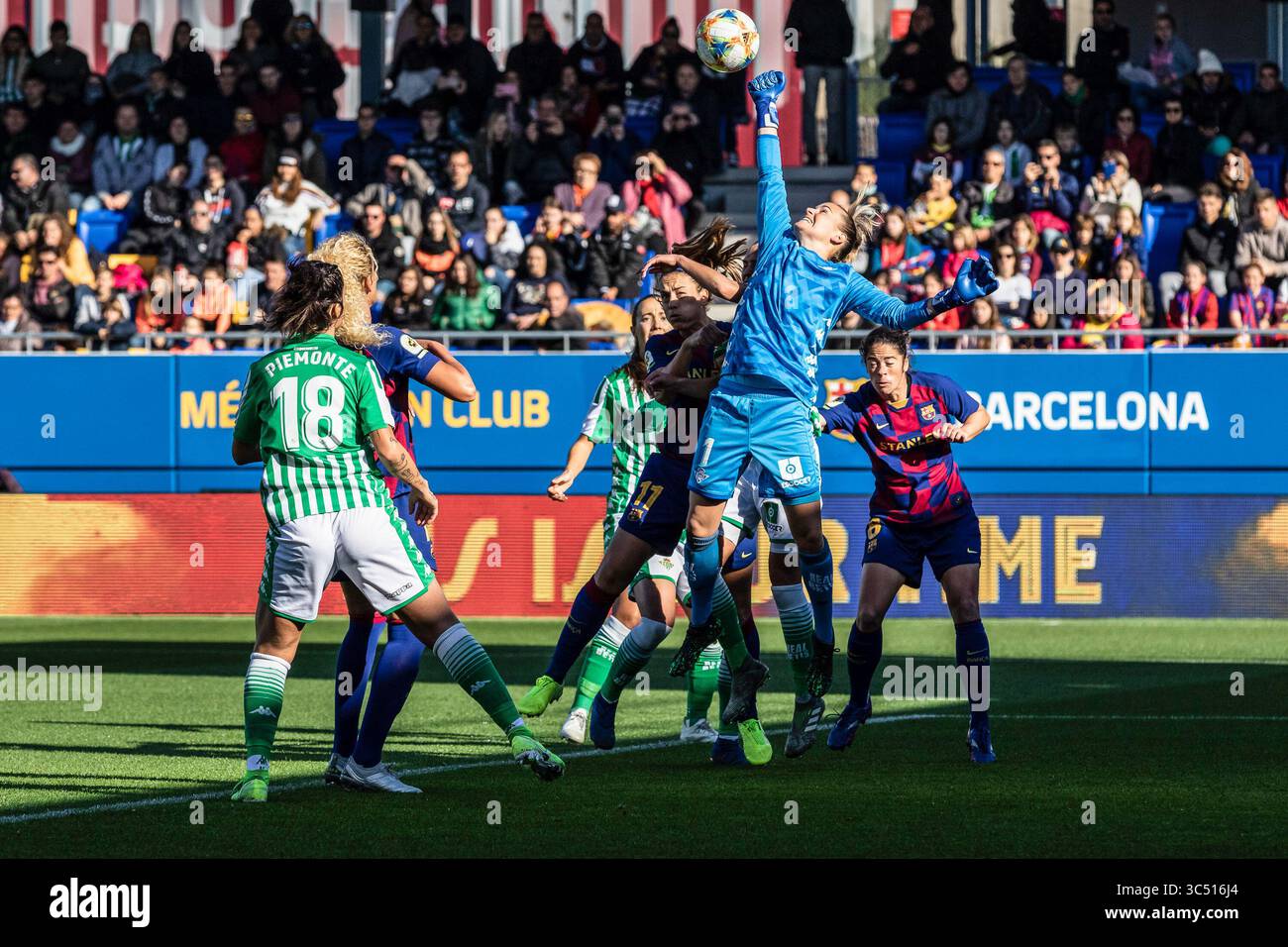 8. Dezember 2019, Barcelona, Spanien: Meline Gerard von Real Betis FEM, während der spanischen Frauenliga Liga Iberdrola Fußballspiel zwischen FC Barcelona Women und Real Betis Women im Johan Cruyff Stadion am 08. Dezember 2019 in Barcelona. (Kreditbild: © AFP7 via ZUMA Wire) Stockfoto
