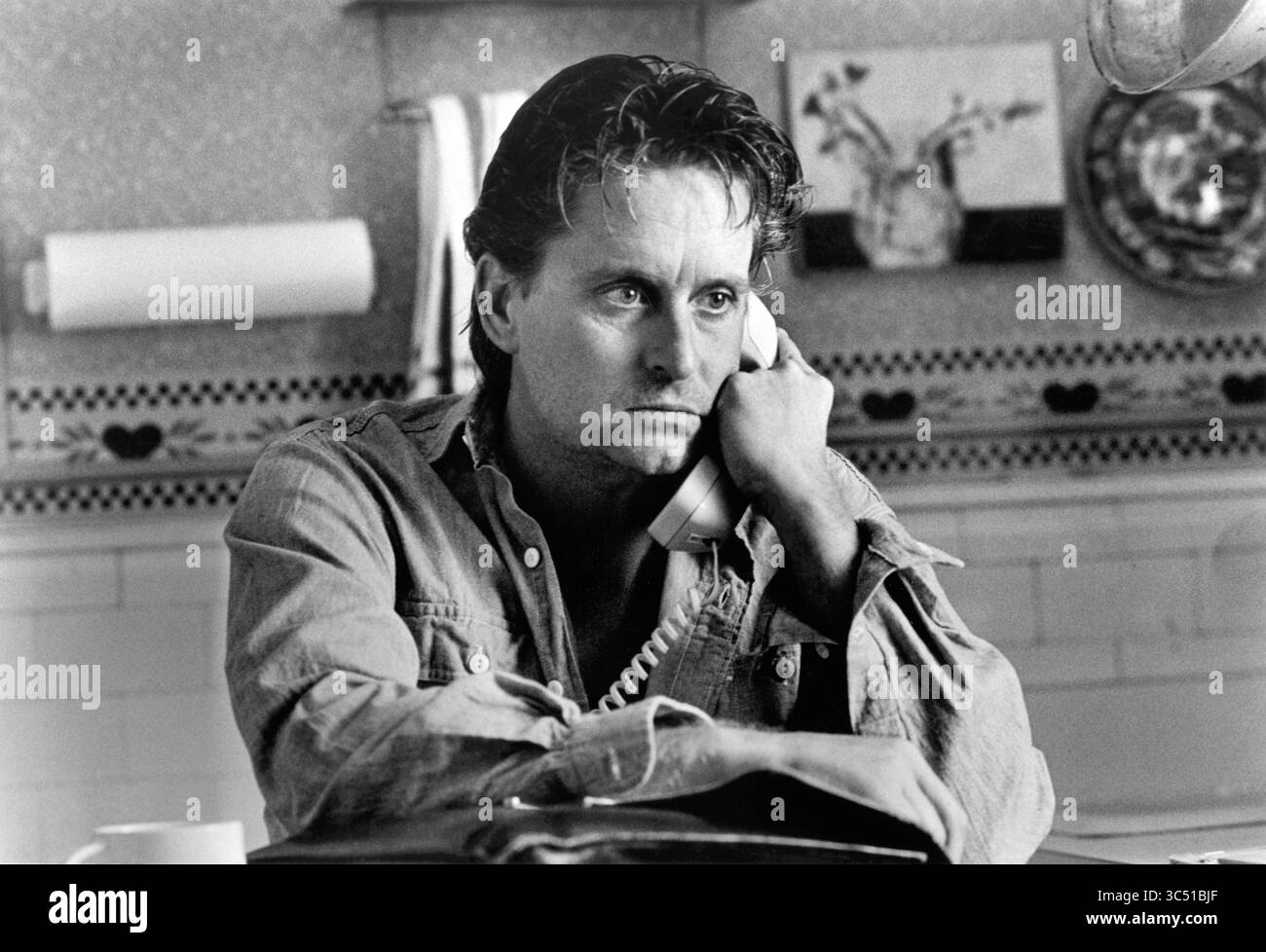 Juni 2019, USA: Michael Douglas, am Set des Films, ''Fatal Attraction'', Paramount Pictures, Foto von Andy Schwartz, 1987 (Credit Image: © JT Vintage/Glasshouse Via ZUMA Wire) Stockfoto