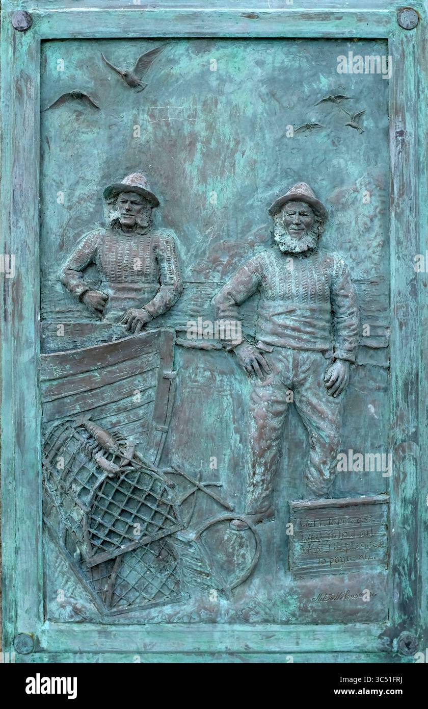 Gedenktafel zum Gedenken an traditionelle Fischer, Sheringham, North Norfolk Coast, East Anglia, UK. Hochwertige Fotos Stockfoto