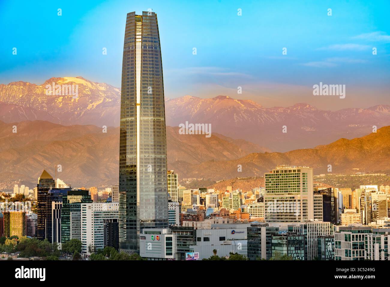 Santiago, Metropolregion, Chile; Ein atemberaubender Panoramablick auf Santiago, Chile Stockfoto