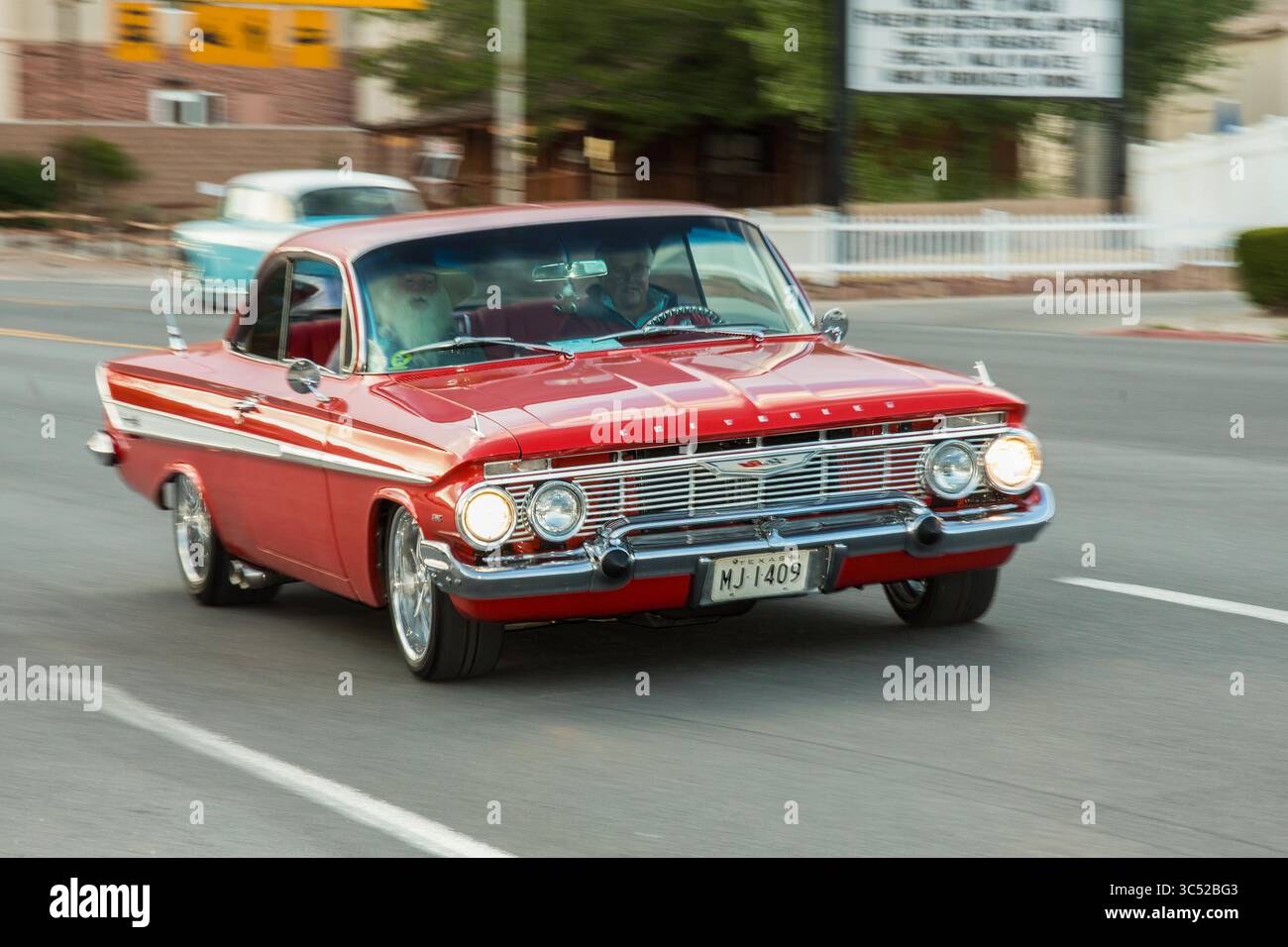 28. April 2017, Moab, Utah, Vereinigte Staaten: Ein restaurierter Chevrolet Impala SS Super Sport aus dem Jahr 1961 mit einem modifizierten c.i.d.-Motor aus dem Jahr 502, der auf der Moab April Action Car Show in Moab, Utah, unterwegs ist. (Kreditbild: © Jon G. Fuller / Vwpics/VW Pics via ZUMA Wire) Stockfoto