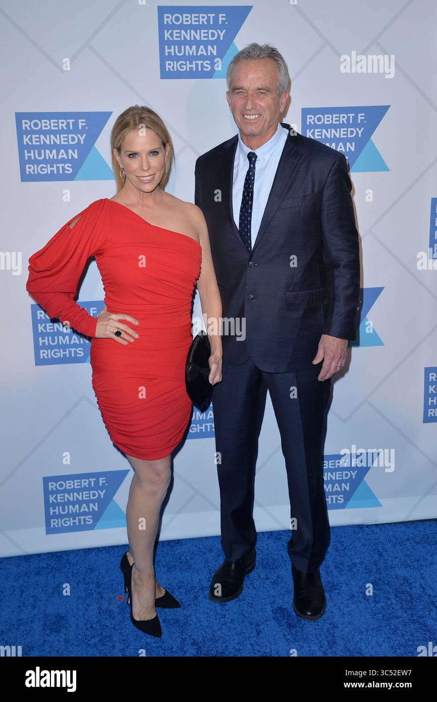 Dezember 2019, New York, NY, USA: 12. Dezember 2019 New York City. Cheryl Hines und Robert F. Kennedy Jr. nahmen am 12. Dezember 2019 an der Ripple of Hope Award Gala, Arrivals, im New York Hilton Midtown Teil. (Foto: © Kristin Callahan/Ace Pictures via ZUMA Press) Stockfoto