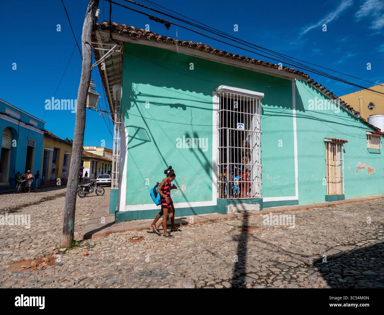 Dezember 2019, Trinidad, Sancti Spiritus, Kuba: Spaziergang durch die kopfsteingepflasterten Kolonialstraßen von Trinidad Kuba (Bild: © Milo Hess/ZUMA Wire) Stockfoto