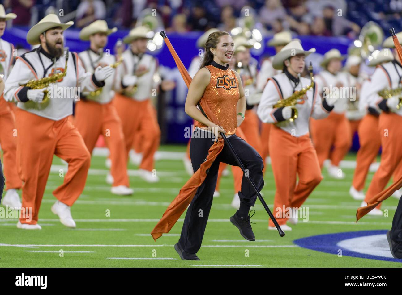 27. Dezember 2019, Houston, Texas, USA: Auftritt der Cowboy Marching Band der Oklahoma State University im Texas Bowl zwischen den Texas A&M Aggies und den Oklahoma State Cowboys im NRG Stadium, Houston, Texas (Kreditbild: © Lynn Pennington/ZUMA Wire) Stockfoto