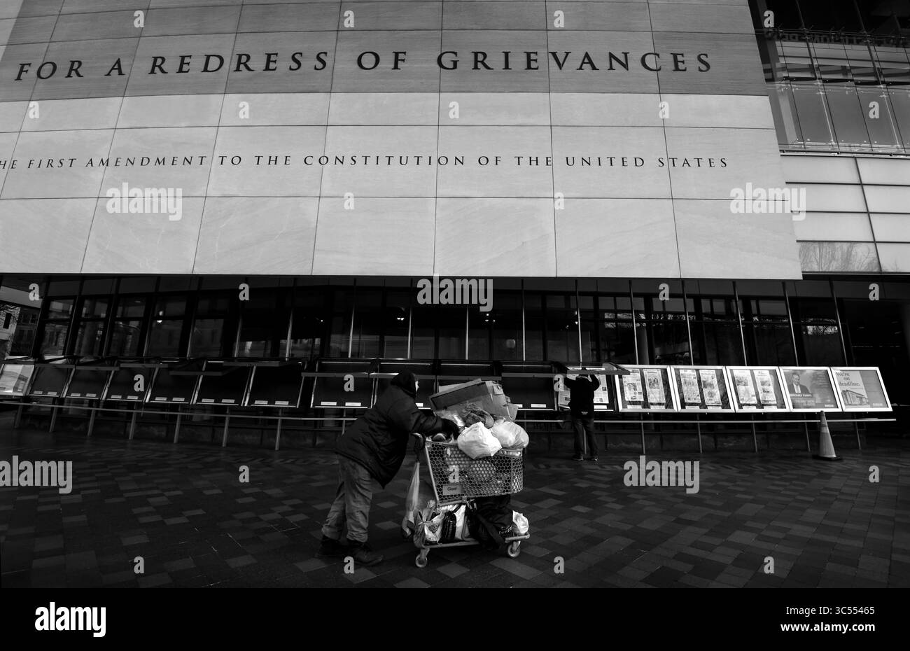 20. Dezember 2019, Washington, DC, USA: Das Newseum wechselt am 20. Dezember 2019 in Washington DC. Gestern hatten die meisten Zeitungen Schlagzeilen über die Amtsenthebung Donald Trumps. Heute beginnt ein weiterer Nachrichtenzyklus. (Bild: © Carol Guzy/ZUMA Wire) Stockfoto