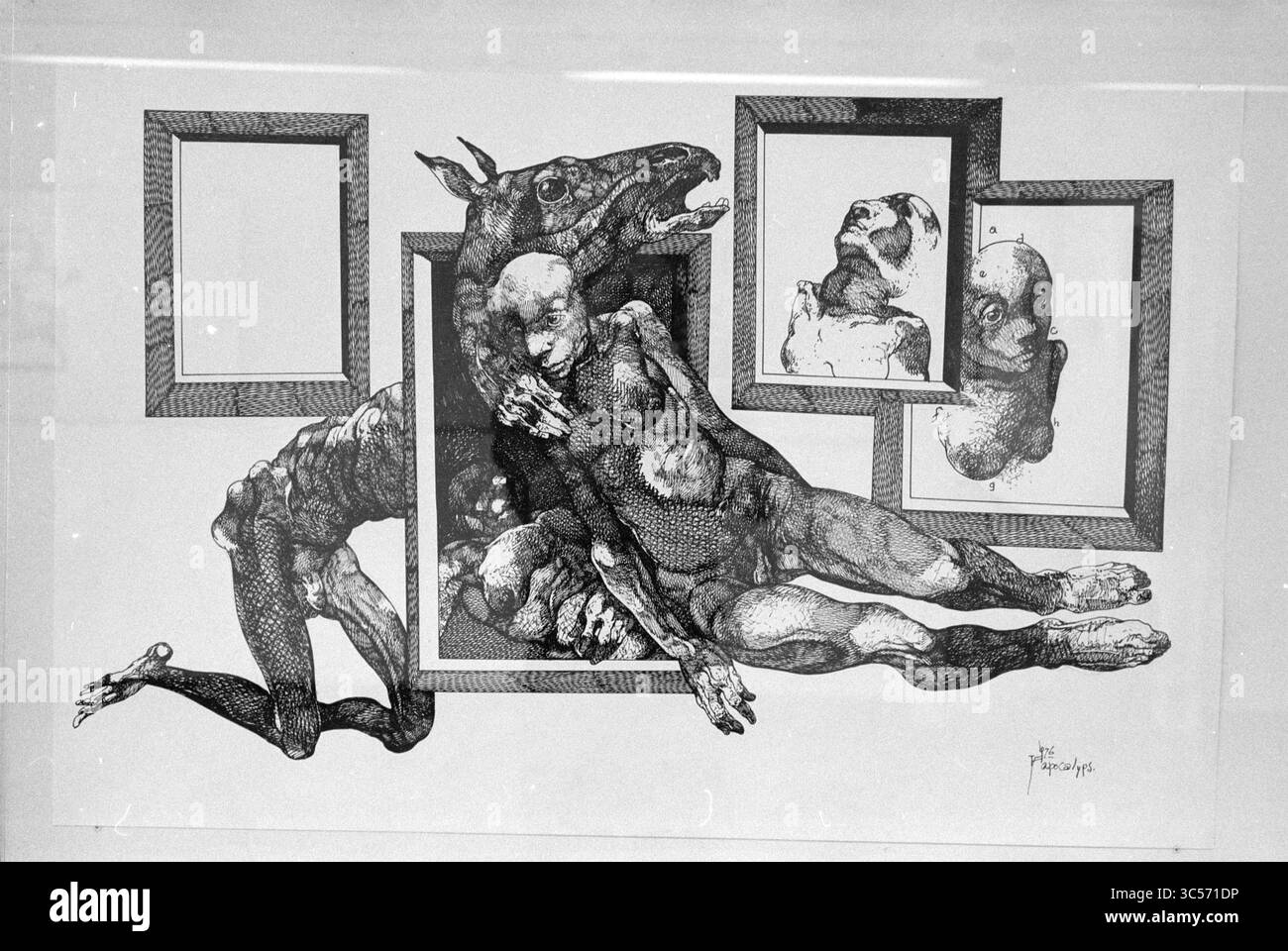 Zeichnung von Theo Forrer acopilis 2, Zeichnungen, Zeichnungen, 26-06-1979 Whizgle News, Dutch Desk, the Netherlands, 1950-2000 Eine surreale Komposition mit verzerrten menschlichen und tierischen Formen, die sich aus verschiedenen Rahmen verflechten und auftauchen, schafft eine beunruhigende, aber dennoch zum Nachdenken anregende visuelle Erzählung über Identität und Wahrnehmung. Stockfoto