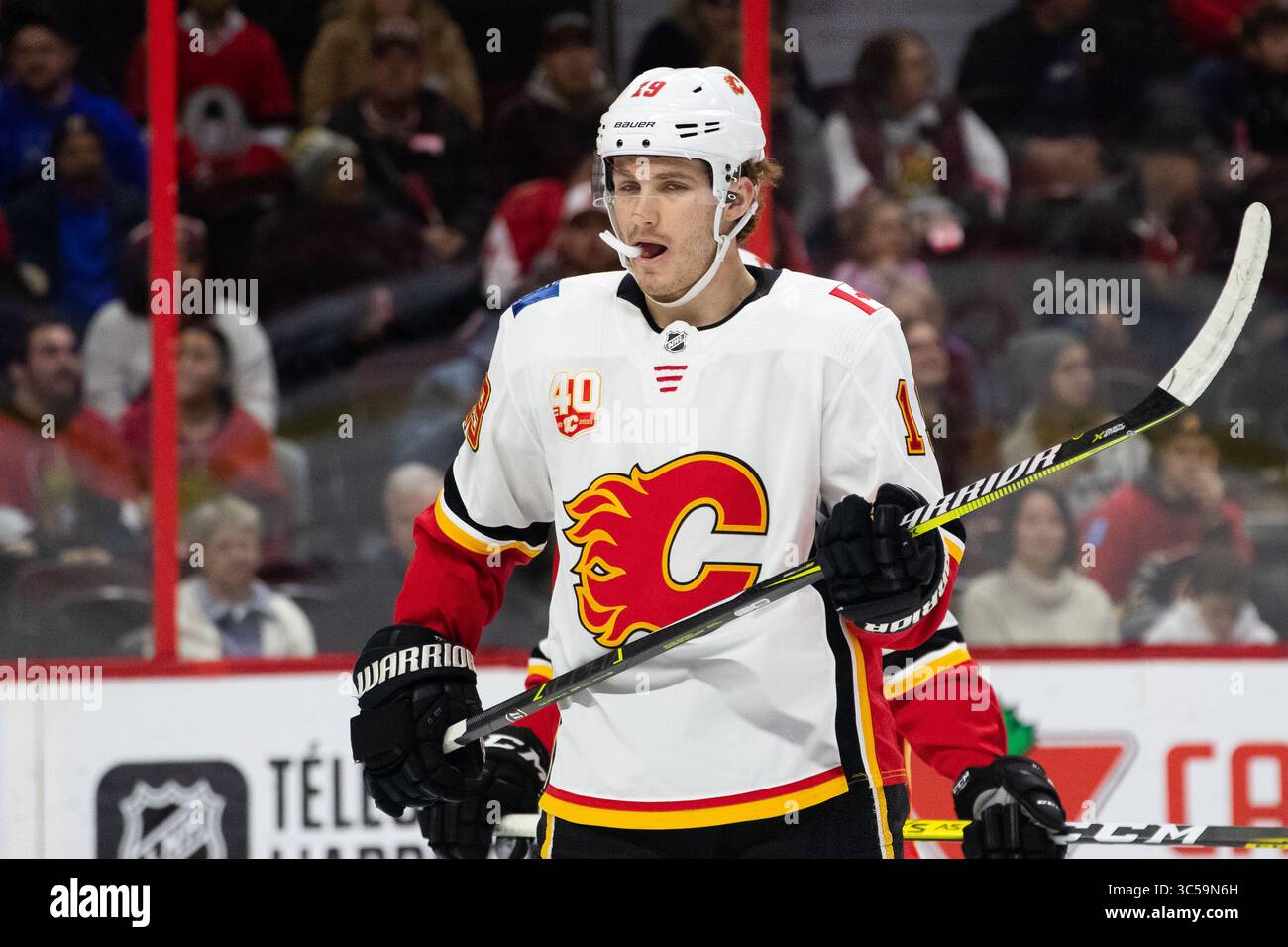 18. Januar 2020: Die Calgary Flames verließen Matthew Tkachuk (19) während des NHL-Spiels zwischen den Calgary Flames und den Ottawa Senators im Canadian Tire Centre in Ottawa, Kanada. Daniel Lea/CSM(Kreditbild: &Copy; Daniel Lea/CSM via ZUMA Wire) Stockfoto