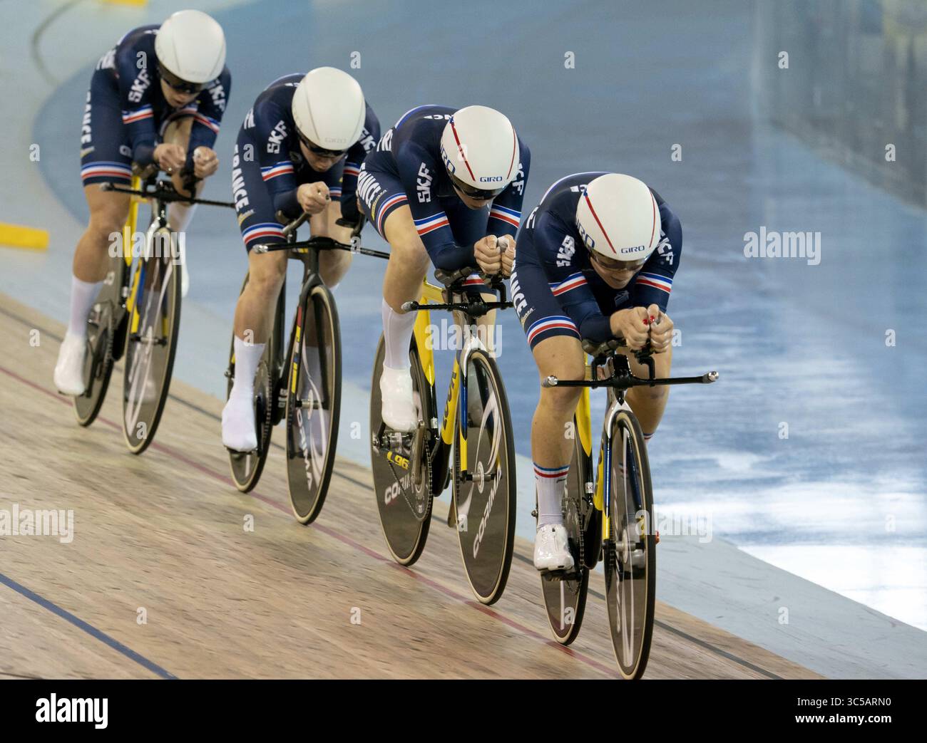 24. Januar 2020, Milton, Ontario, Kanada: Die französische Clara Copponi führt ihr Team während der ersten Runde der Frauen-Team-Verfolgungen beim Tissot Track Cycling World Cup in Milton, Ontario am Freitag, den 24. Januar 2020. (Bild: © Peter Power/ZUMA Wire) Stockfoto