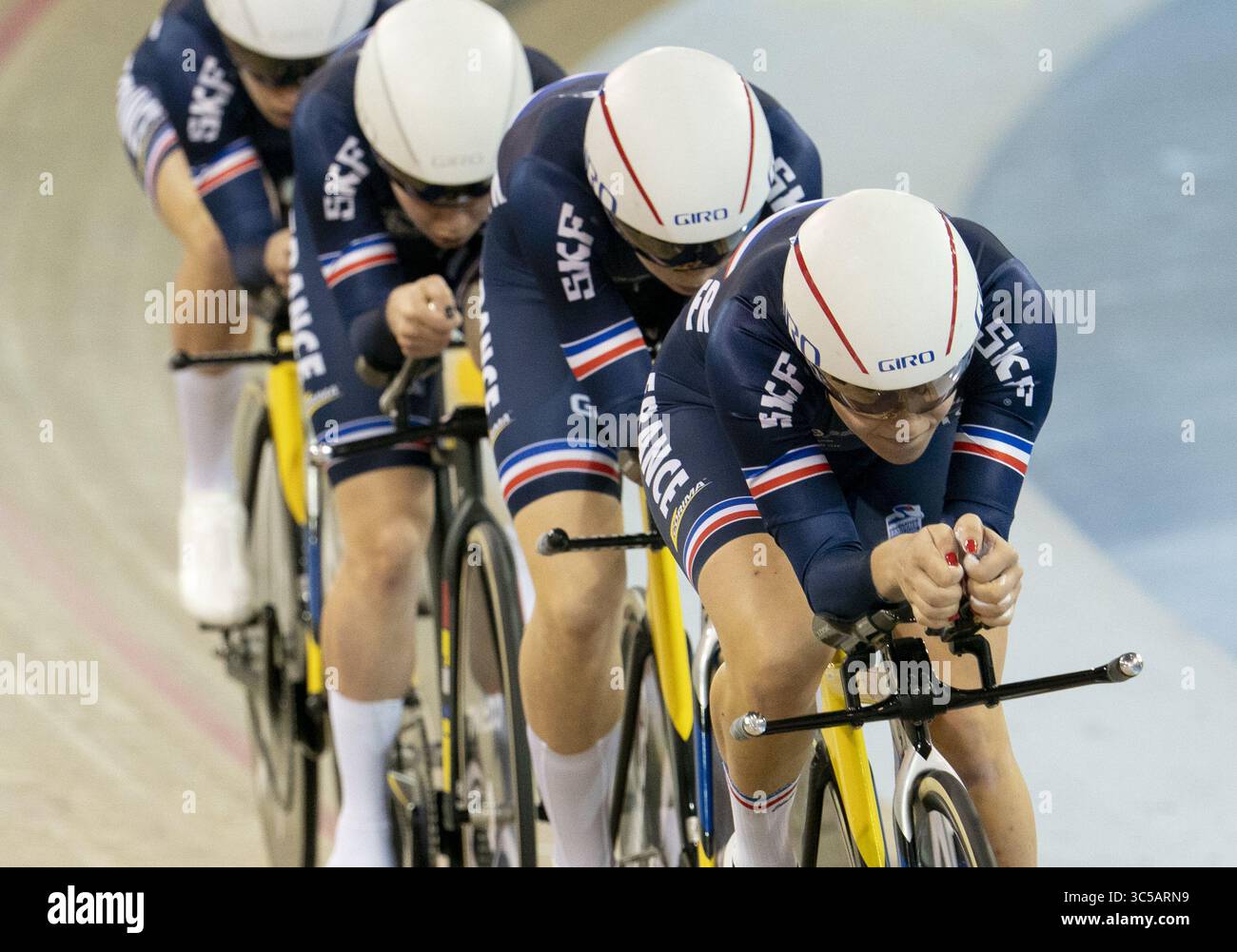 24. Januar 2020, Milton, Ontario, Kanada: Die französische Clara Copponi führt ihr Team während der ersten Runde der Frauen-Team-Verfolgungen beim Tissot Track Cycling World Cup in Milton, Ontario am Freitag, den 24. Januar 2020. (Bild: © Peter Power/ZUMA Wire) Stockfoto