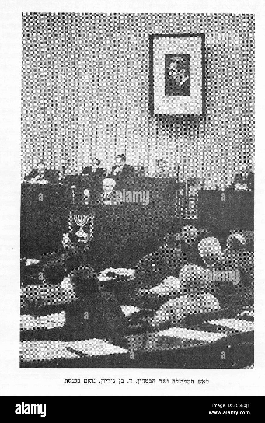 Premierminister und Verteidigungsminister David Ben Gurion spricht vor der Knesset Stockfoto