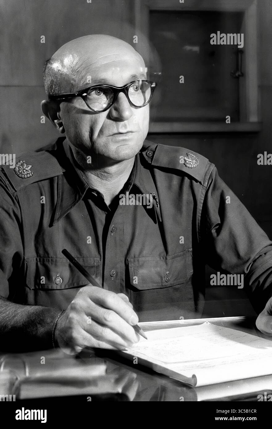 RAV Aluf Jaakow Dori (* 8. Oktober 1899 – 22. Januar 1973), geboren als Jaakow Dostrowski, war der erste Stabschef der israelischen Verteidigungskräfte (IDF). [1948–1949] Er war auch Präsident des Technion – Israel Institute of Technology. Stockfoto