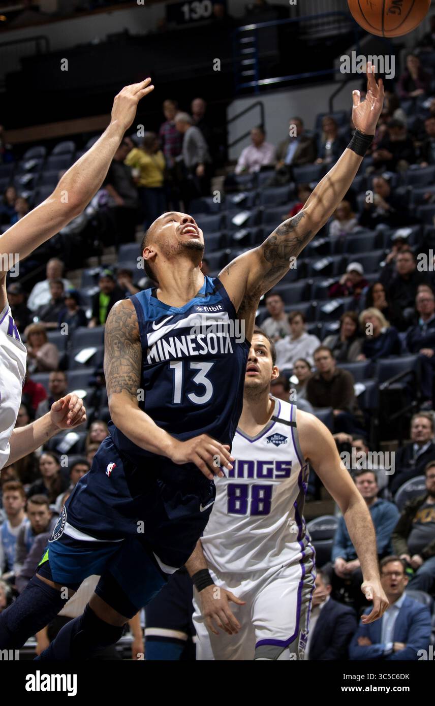 27. Januar 2020, Minneapolis, MN, USA: Minnesota Timberwolves' Shabazz Napier versucht einen Schuss im zweiten Quartal gegen die Sacramento Kings Montag, 27. Januar 2020 im Target Center in Minneapolis, Minn. Die Könige gewannen 133-129 in Überstunden. (Kreditbild: © TNS via ZUMA Wire) Stockfoto