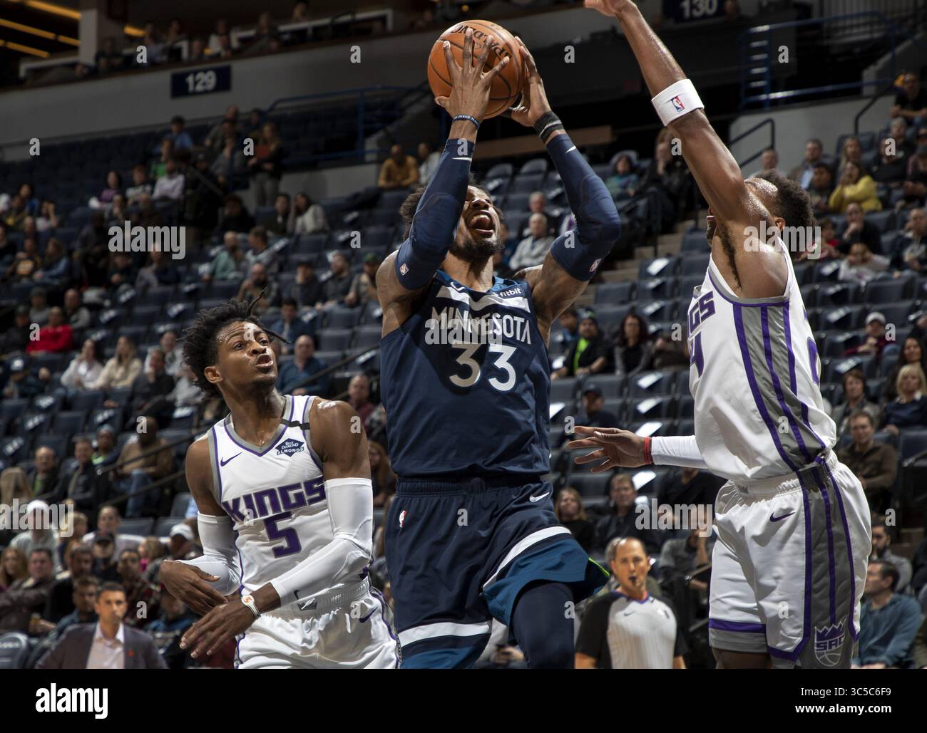 27. Januar 2020, Minneapolis, MN, USA: Robert Covington von Minnesota Timberwolves versucht im zweiten Quartal einen Schuss gegen die Sacramento Kings am Montag, 27. Januar 2020 im Target Center in Minneapolis, Minn. Die Könige gewannen 133-129 in Überstunden. (Kreditbild: © TNS via ZUMA Wire) Stockfoto