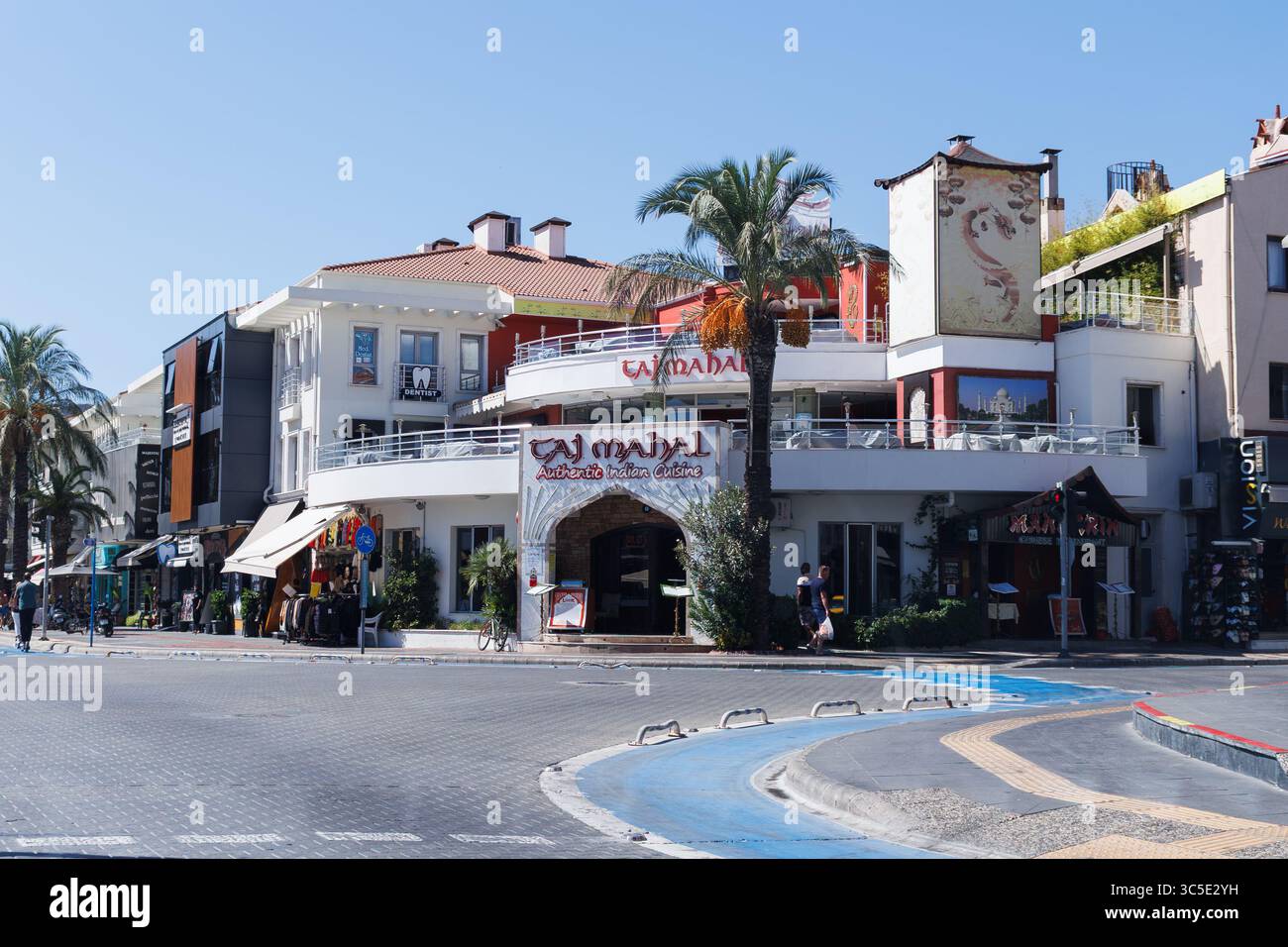 Straßenblick auf die authentische indische Küche des taj mahal in marmaris, Mugla am 25. September 2022 Stockfoto