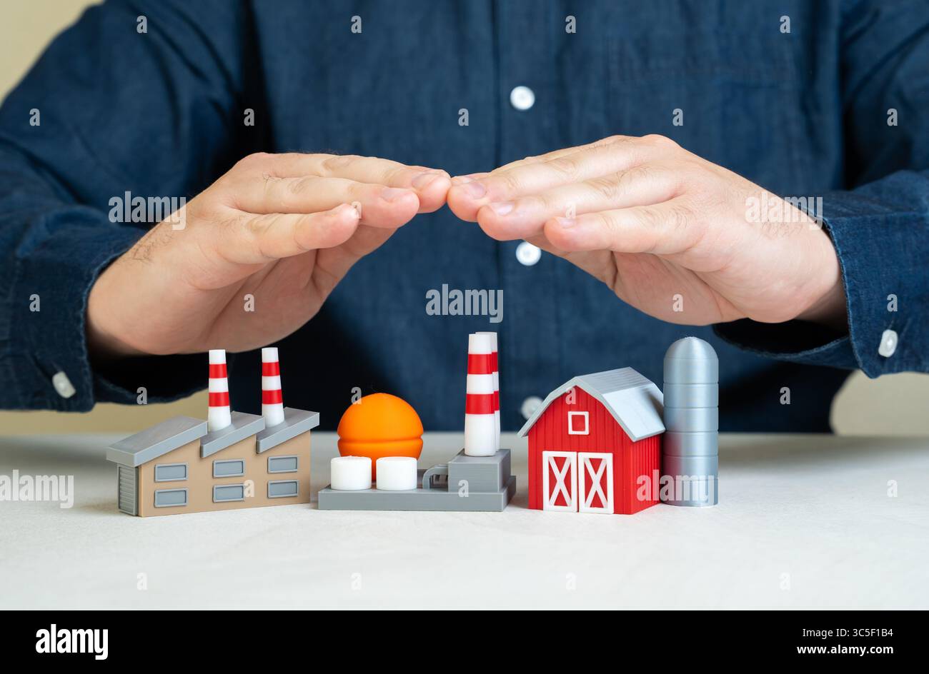 Schutz der Volkswirtschaft. Substitution von Importen, inländische Produktionsanreize. Strategische sektorale Unterstützung, Stärkung der Resilienz. Wirtschaftshoheit Stockfoto