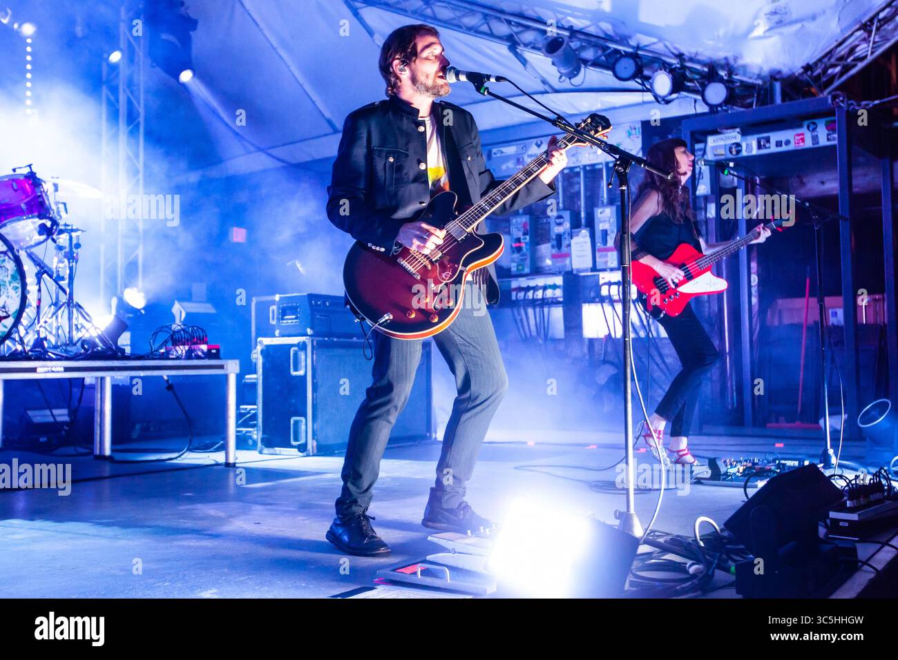 19. Februar 2020, Austin, Texas, USA: Die Silversun Pickups treten am 19. Februar 2020 im Stubb's BBQ Waller Creek Amphitheater in Austin, Texas, auf. Foto von BRIAN AUBERT und NIKKI MONNINGER. (Bild: © Michael Mullenix/ZUMA Wire) Stockfoto