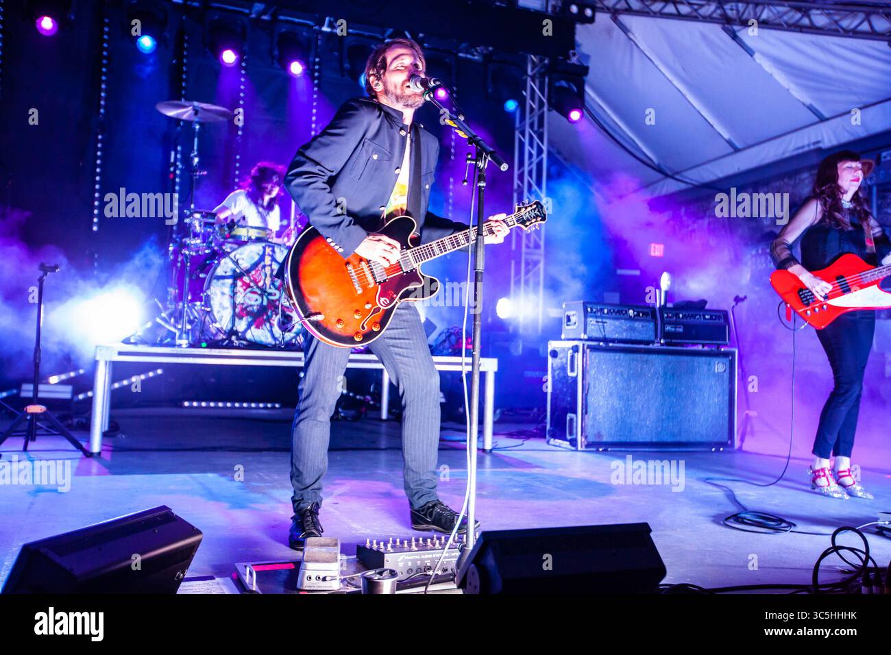 19. Februar 2020, Austin, Texas, USA: Die Silversun Pickups treten am 19. Februar 2020 im Stubb's BBQ Waller Creek Amphitheater in Austin, Texas, auf. Foto von BRIAN AUBERT. (Bild: © Michael Mullenix/ZUMA Wire) Stockfoto