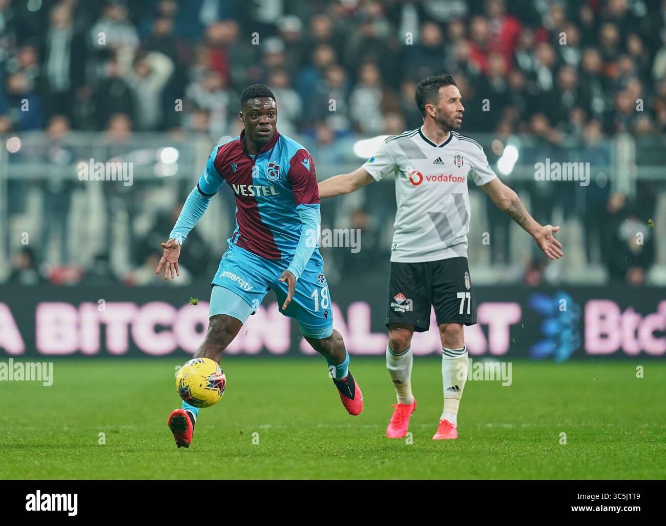 22. Februar 2020: Caleb Ekuban von Trabzonspor während Besiktas gegen Trabzonspor im Vodafone Park, Istanbul, Türkei. Kim Price/CSM(Kreditbild: &Copy; Kim Price/CSM via ZUMA Wire) Stockfoto