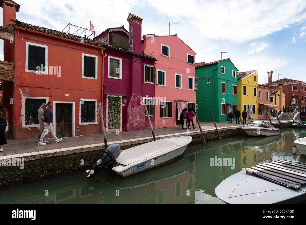 Blick auf die Insel Burano in der Lagune von Venedig, Italien Stockfoto
