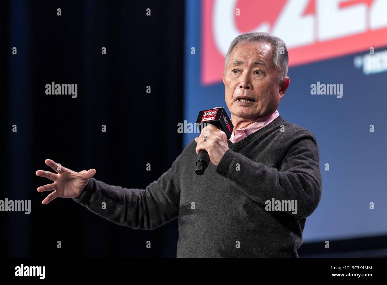 28. Februar 2020, Chicago, Illinois, USA: GEORGE TAKEI spricht über Star Trek, Aktivismus und politisches Engagement auf der Chicago Comic and Entertainment Expo (Foto: © Chris Riha/ZUMA Wire) Stockfoto