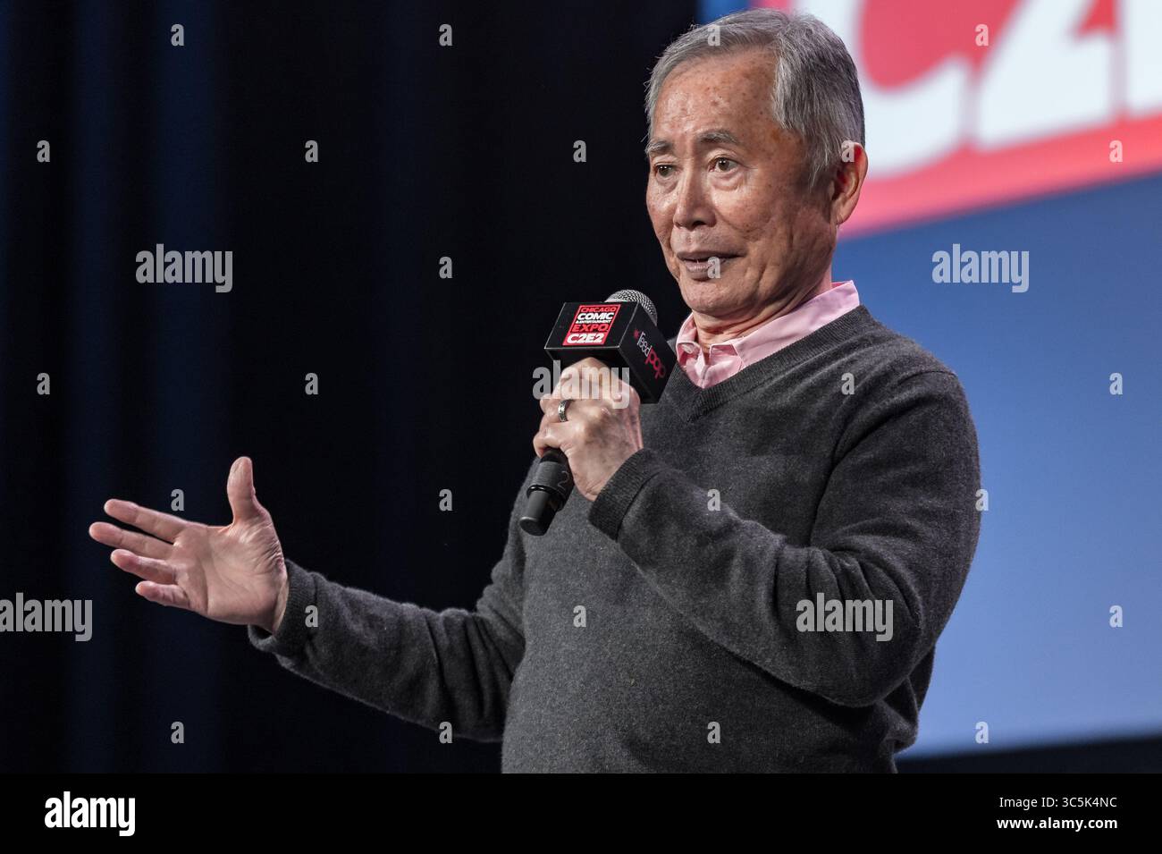 28. Februar 2020, Chicago, Illinois, USA: GEORGE TAKEI spricht über Star Trek, Aktivismus und politisches Engagement auf der Chicago Comic and Entertainment Expo (Foto: © Chris Riha/ZUMA Wire) Stockfoto