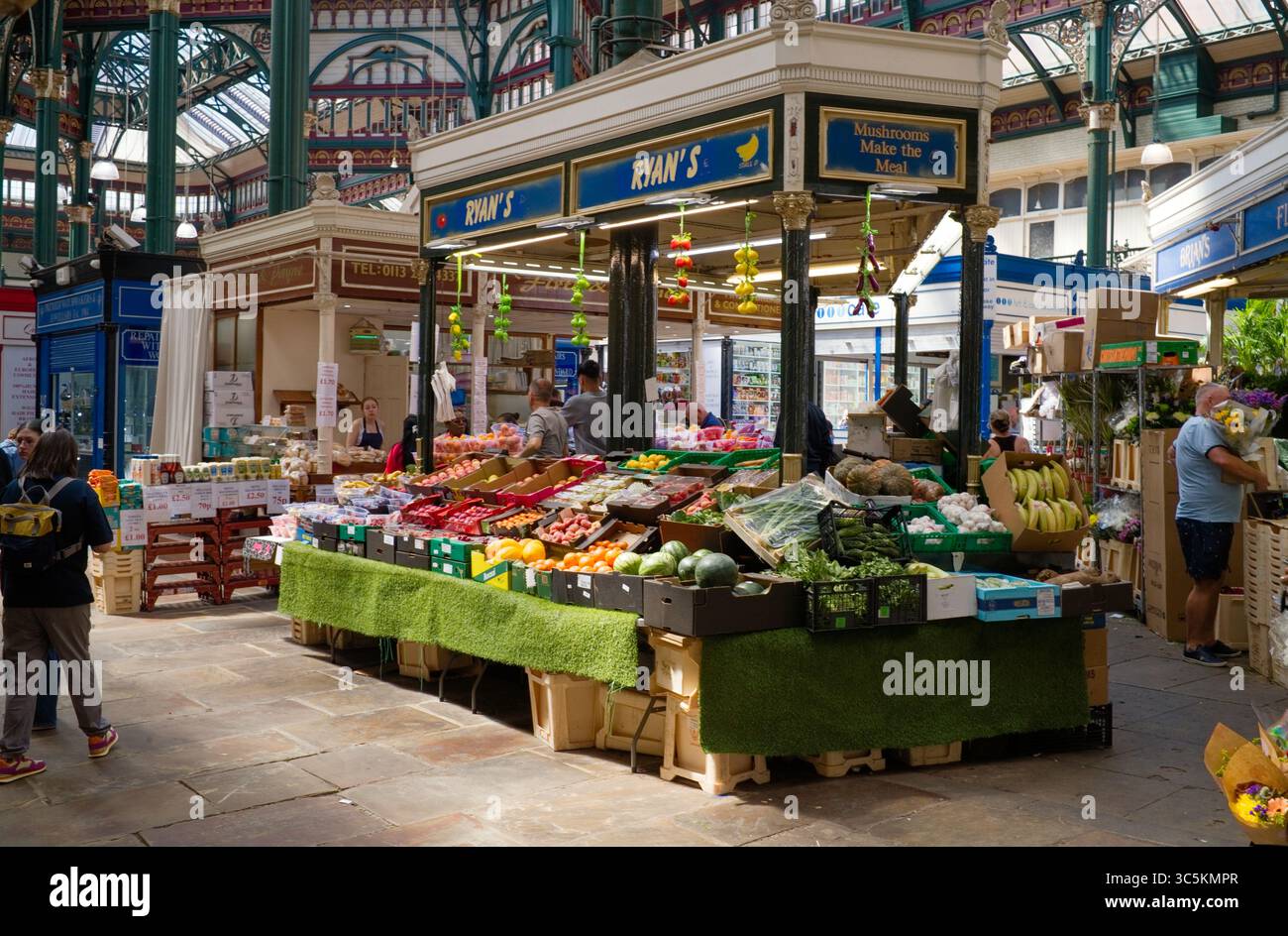 Obst- und Gemüsestand in Leeds überdachter Markt Stockfoto