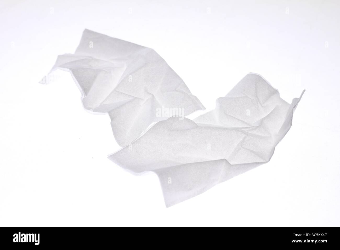 Ein sauberes weißes Gewebeblatt, isoliert auf weißem Hintergrund. Für Konstruktionszwecke. Einfach zu bearbeiten. Stockfoto