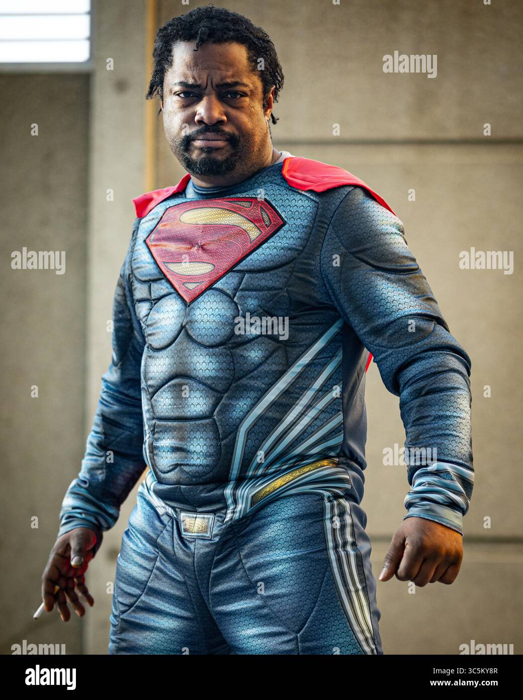 28. Februar 2020, Chicago, Illinois, USA: Superman Cosplayer in der Raucherabteilung vor dem McCormick Place am C2E2 (Kreditbild: © Chris Riha/ZUMA Wire) Stockfoto