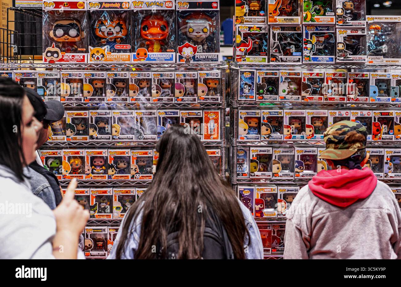Februar 2020, Chicago, Illinois, USA: Eine Wand aus Funko Pop Figuren wird auf C2E2 durchgesehen (Credit Image: © Chris Riha/ZUMA Wire) Stockfoto