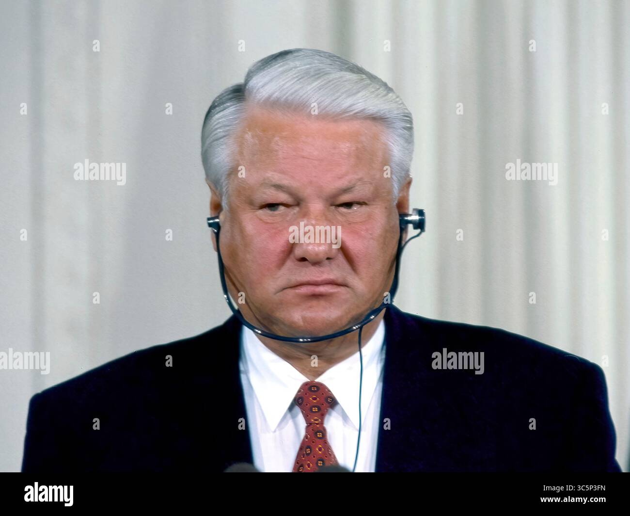 September 1994, Washington, District of Columbia, USA: Washington, DC. USA, 27. September 1994 .der russische Präsident Boris Jelzin hält während einer gemeinsamen Pressekonferenz mit US-Präsident William Clinton im östlichen Saal des Weißen Hauses eine Rede. (Kreditbild: © Mark Reinstein/ZUMA Wire) Stockfoto