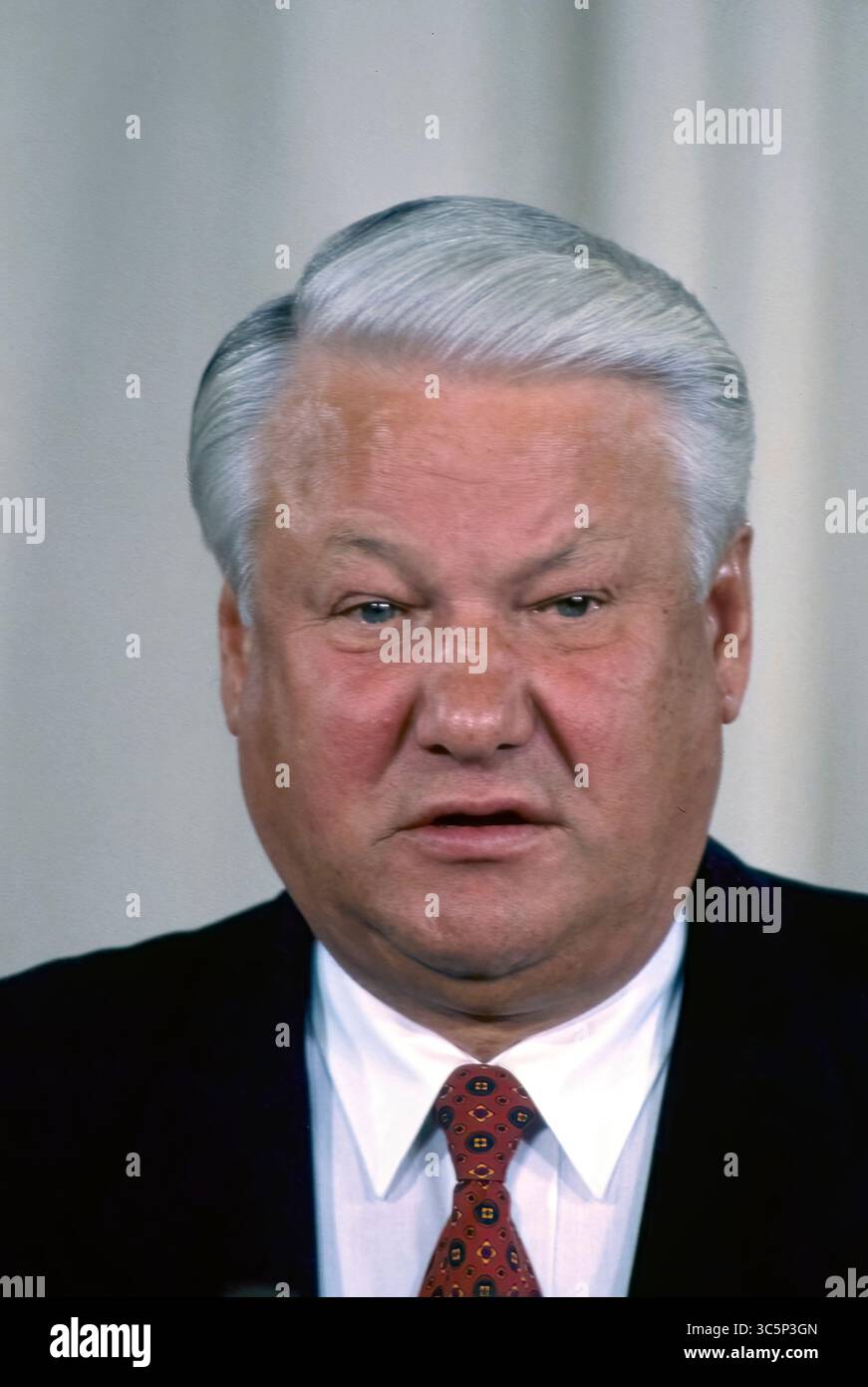 September 1994, Washington, District of Columbia, USA: Washington, DC. USA, 27. September 1994 .der russische Präsident Boris Jelzin hält während einer gemeinsamen Pressekonferenz mit US-Präsident William Clinton im östlichen Saal des Weißen Hauses eine Rede. (Kreditbild: © Mark Reinstein/ZUMA Wire) Stockfoto