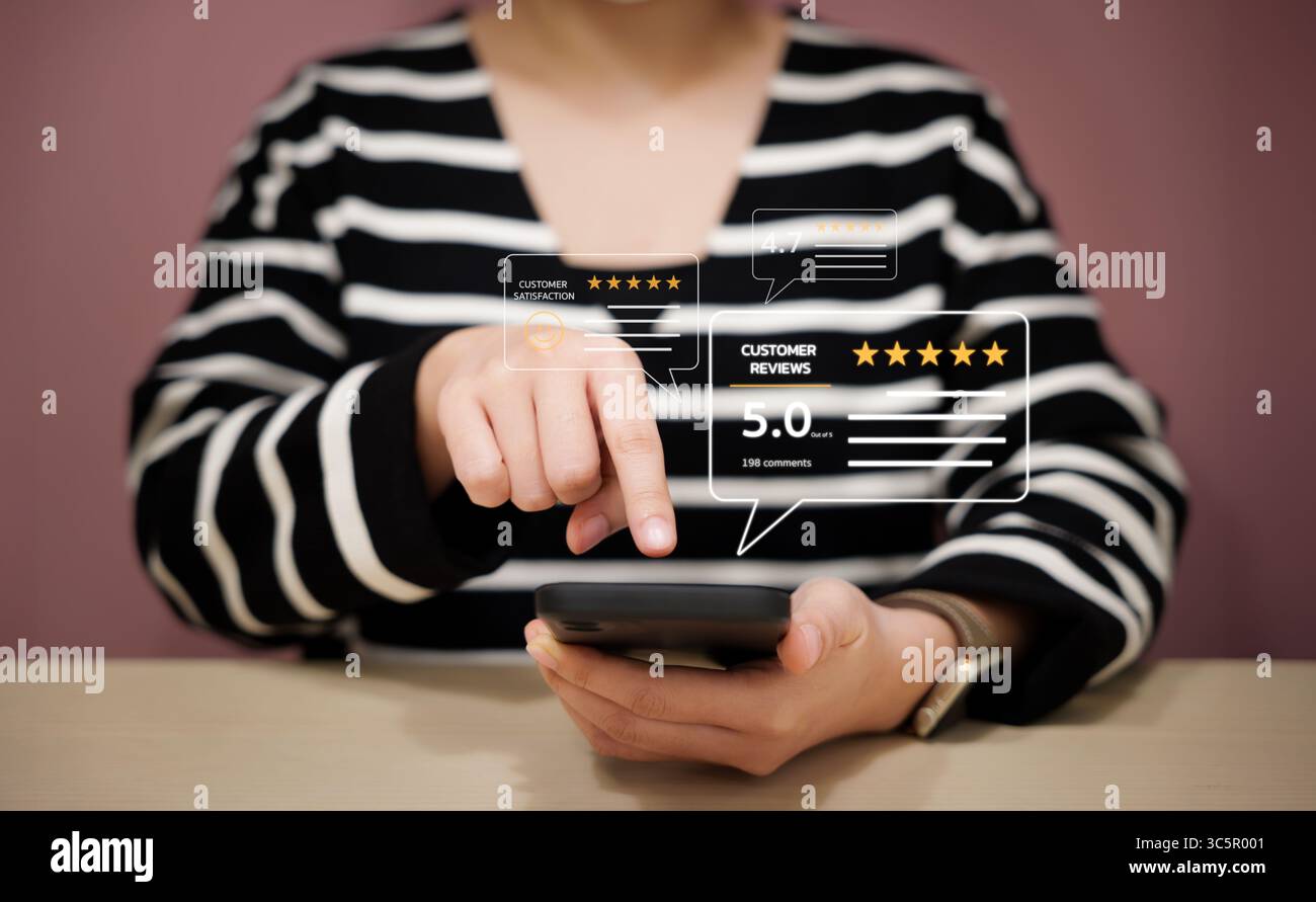 Konzept der Umfrage zur Kundenzufriedenheit. Gute Bewertung, positives Feedback, das beste Produkt und der beste Service, der Benutzer bewertet 5 Sterne bis ausgezeichnet Stockfoto