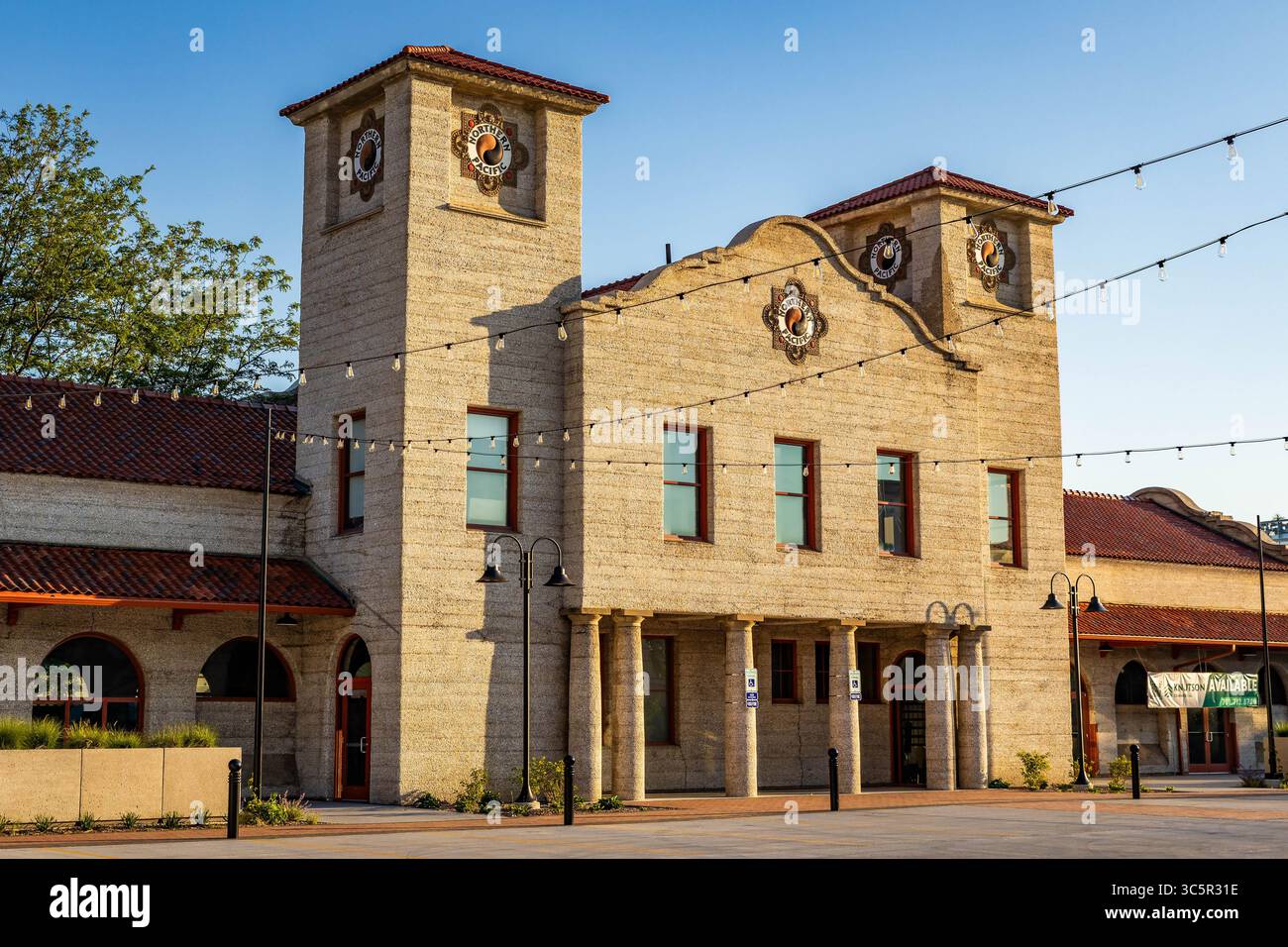 Bismarck, ND, USA - 08. Juli 2025: Bahnhof Bismarck North pacific Historic Depot Stockfoto