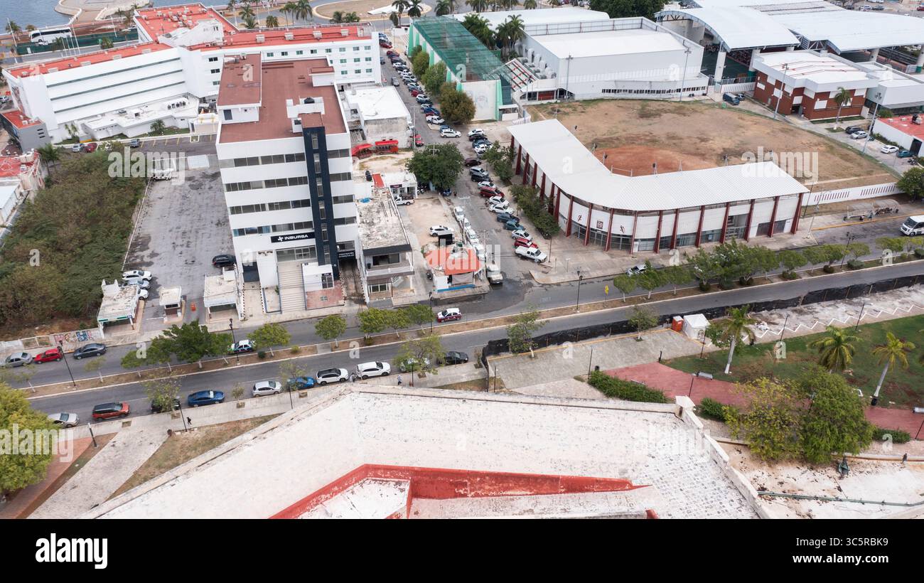 Campeche, Campeche, Mexiko - 14. Juni 2024: Gebäude stehen im Herzen der Innenstadt von Campeche. Stockfoto