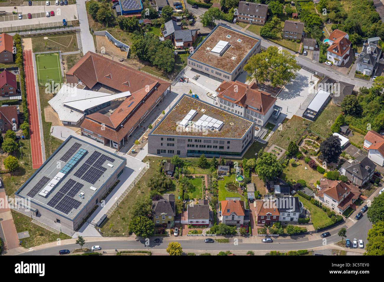 Luftbild, Arnold-Freymuth-Gesamtschule, an der Falkschule, Stadtbezirk Herringen, Hamm, Ruhrgebiet, Nordrhein-Westfalen, Deutschland ACHTUNGxMINDESTHONORARx60xEURO *** Luftaufnahme, Arnold Freymuth Comprehensive School, an der Falkschule, Bezirk Herringen, Hamm, Ruhrgebiet, Nordrhein-Westfalen, Deutschland ATTENTIONxMINDESTHONORARx60xEURO Stockfoto