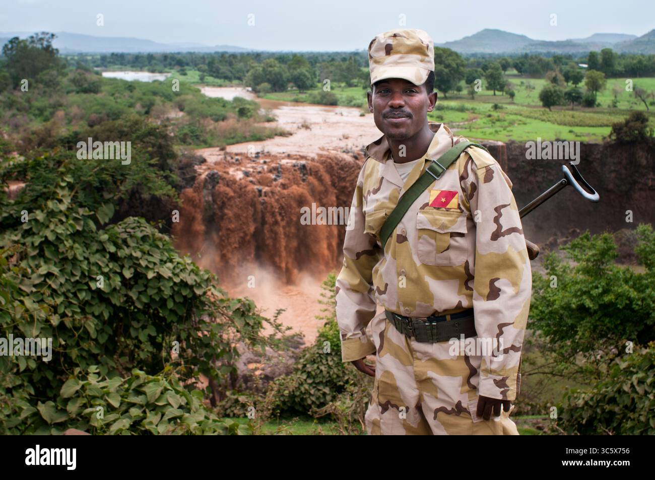 17. Juli 2012, Äthiopien: Tis Issat Oder Tissisat. Die Blue Nil Falls sind ein Wasserfall am Blue Nil in Äthiopien. Es ist auf Amharisch als Tis Abay bekannt, was „großer Rauch“ bedeutet. Er liegt am oberen Flusslauf, etwa 30 km flussabwärts von Bahir dar und dem Tana-See. (Kreditbild: © Sergi Reboredo/ZUMA Wire) Stockfoto