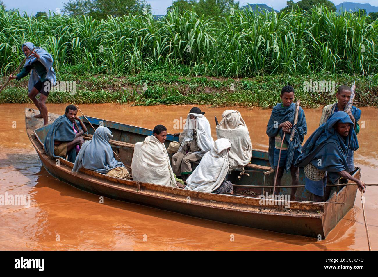 17. Juli 2012, Äthiopien: Tis Issat Oder Tissisat. Die Blue Nil Falls sind ein Wasserfall am Blue Nil in Äthiopien. Es ist auf Amharisch als Tis Abay bekannt, was „großer Rauch“ bedeutet. Er liegt am oberen Flusslauf, etwa 30 km flussabwärts von Bahir dar und dem Tana-See. (Kreditbild: © Sergi ReboredoZUMA Wire) Stockfoto