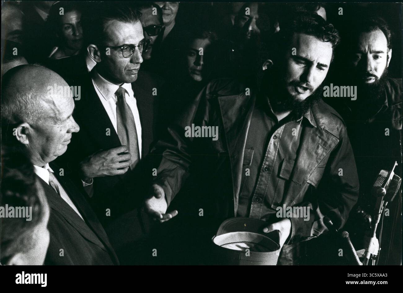 September 1960 - New York, New York, USA - NIKITA CHRUSCHTSCHOW und FIDEL CASTRO in New York anlässlich eines Treffens der Vereinten Nationen. (Bild: © Keystone Pictures USA/ZUMAPRESS.com) Stockfoto