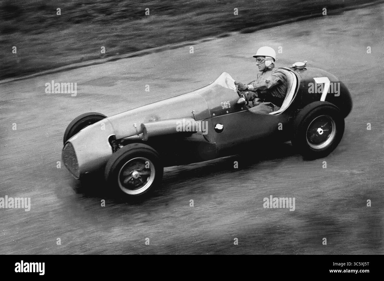 SIR STIRLING MOSS (* 17. September 1929 > 12. April 2020) war ein britischer Formel-1-Rennfahrer, der oft als „der größte Fahrer, der nie die Weltmeisterschaft gewinnen konnte“ beschrieben wurde. Moss starb am 12. April 2020 in seinem Haus in Mayfair, London, im Alter von 90 Jahren nach langer Krankheit. ABBILDUNG: 19. September 1953, London, England: Rennsieger STIRLING MOSS, 24, in einem Cooper Alta, Nummer 7, bremst in Ramp Bend während der nicht-Championship-Formel 1, London Trophy, in Crystal Palace. (Bild: © Sutton Motorsports/ZUMA Wire) Stockfoto
