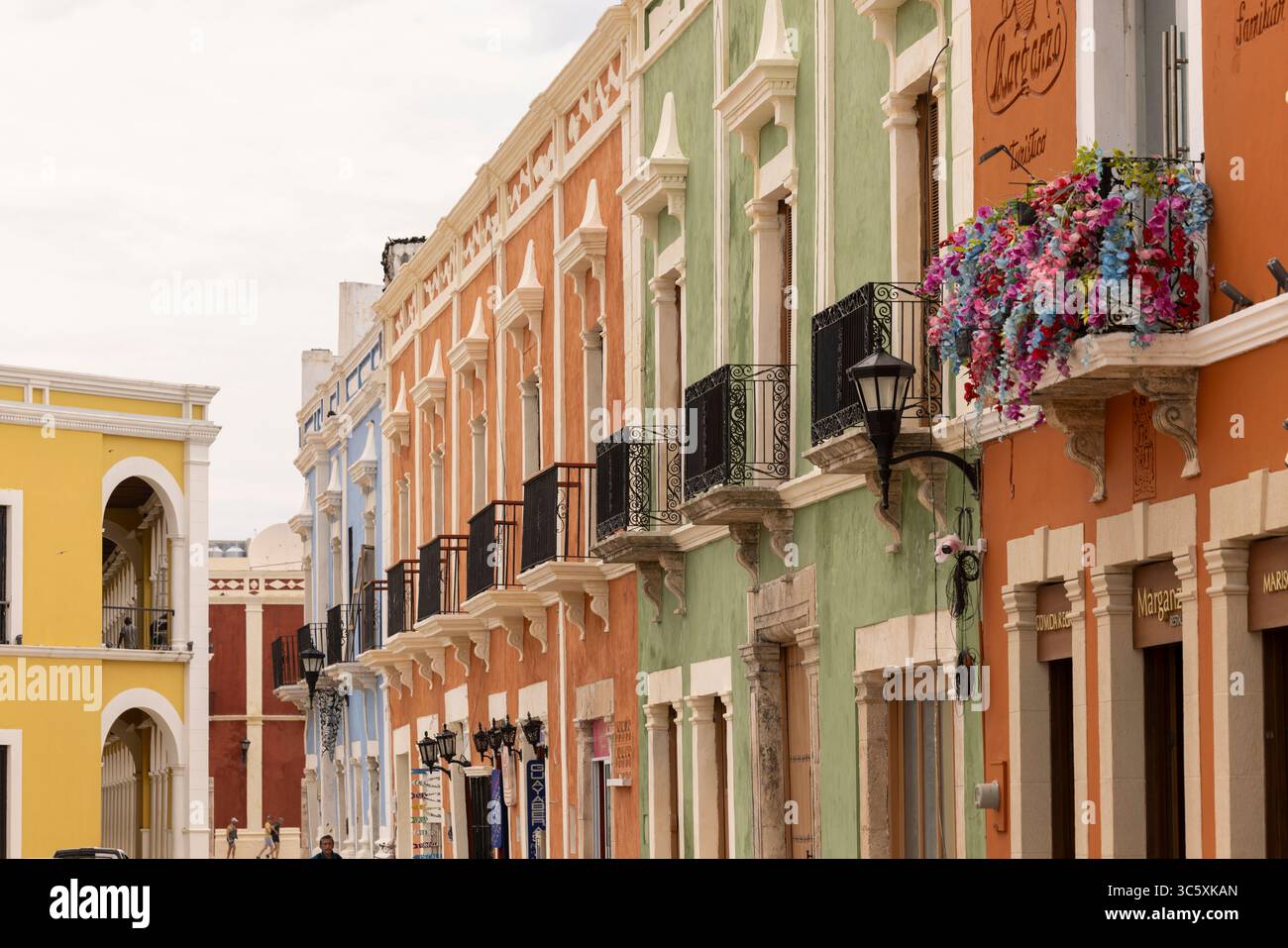 Wunderschöne spanische Kolonialarchitektur im Stadtzentrum von Campeche, Mexiko. Stockfoto