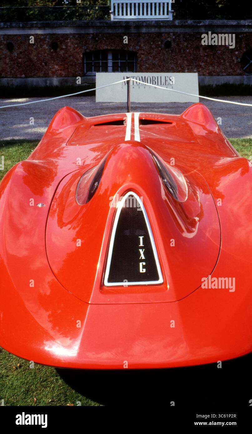 Paris Château de Bagatelle 1996 Louis Vuitton Classic Automobiles – 1960 Ghia Dragster IXG Record Streamliner Stockfoto