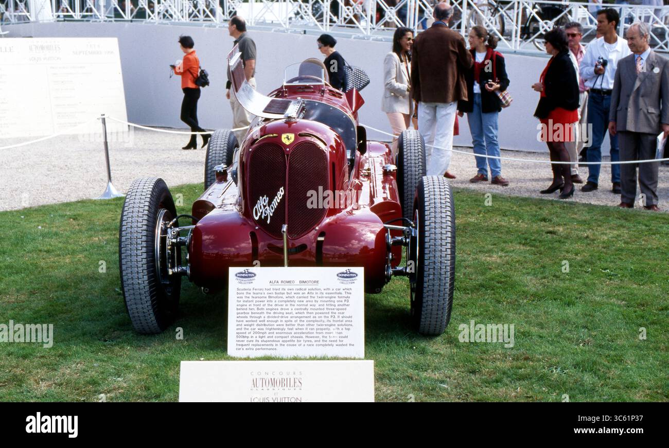 Paris Château de Bagatelle 1996 Louis Vuitton Classic Automobile - 1935 Alfa Romeo Bimotore Grand Prix Racer, Vorderansicht Stockfoto