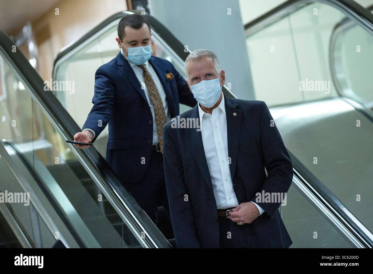 6. Mai 2020, Washington, District of Columbia, USA: US-Senator Dan Sullivan (Republikaner von Alaska) spaziert am Mittwoch, den 6. Mai 2020, durch die U-Bahn des Senats im US-Kapitol Washington D.C., USA. Quelle: Stefani Reynolds/CNP (Bild: © Stefani Reynolds/CNP via ZUMA Wire) Stockfoto