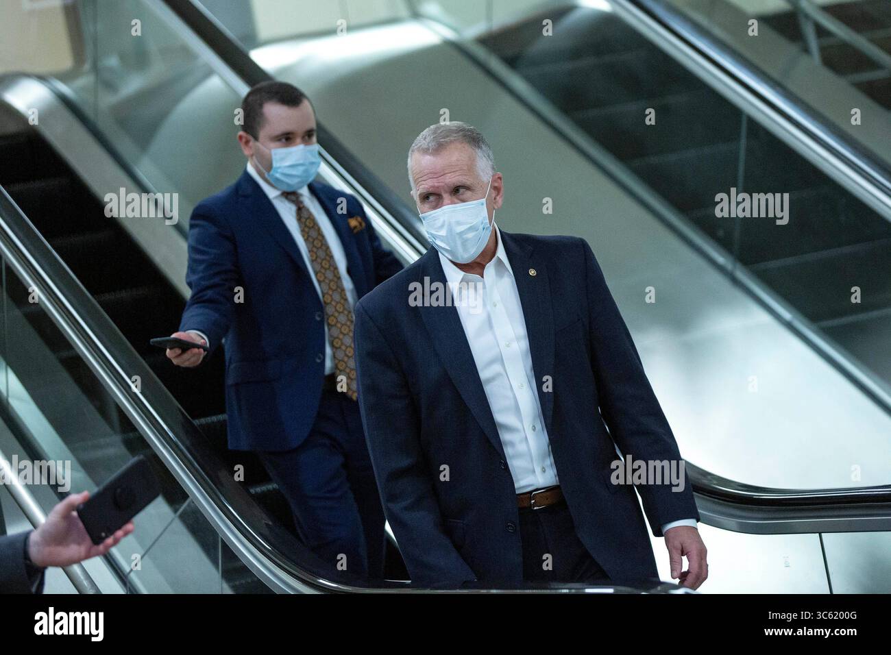 6. Mai 2020, Washington, District of Columbia, USA: US-Senator Dan Sullivan (Republikaner von Alaska) spaziert am Mittwoch, den 6. Mai 2020, durch die U-Bahn des Senats im US-Kapitol Washington D.C., USA. Quelle: Stefani Reynolds/CNP (Bild: © Stefani Reynolds/CNP via ZUMA Wire) Stockfoto