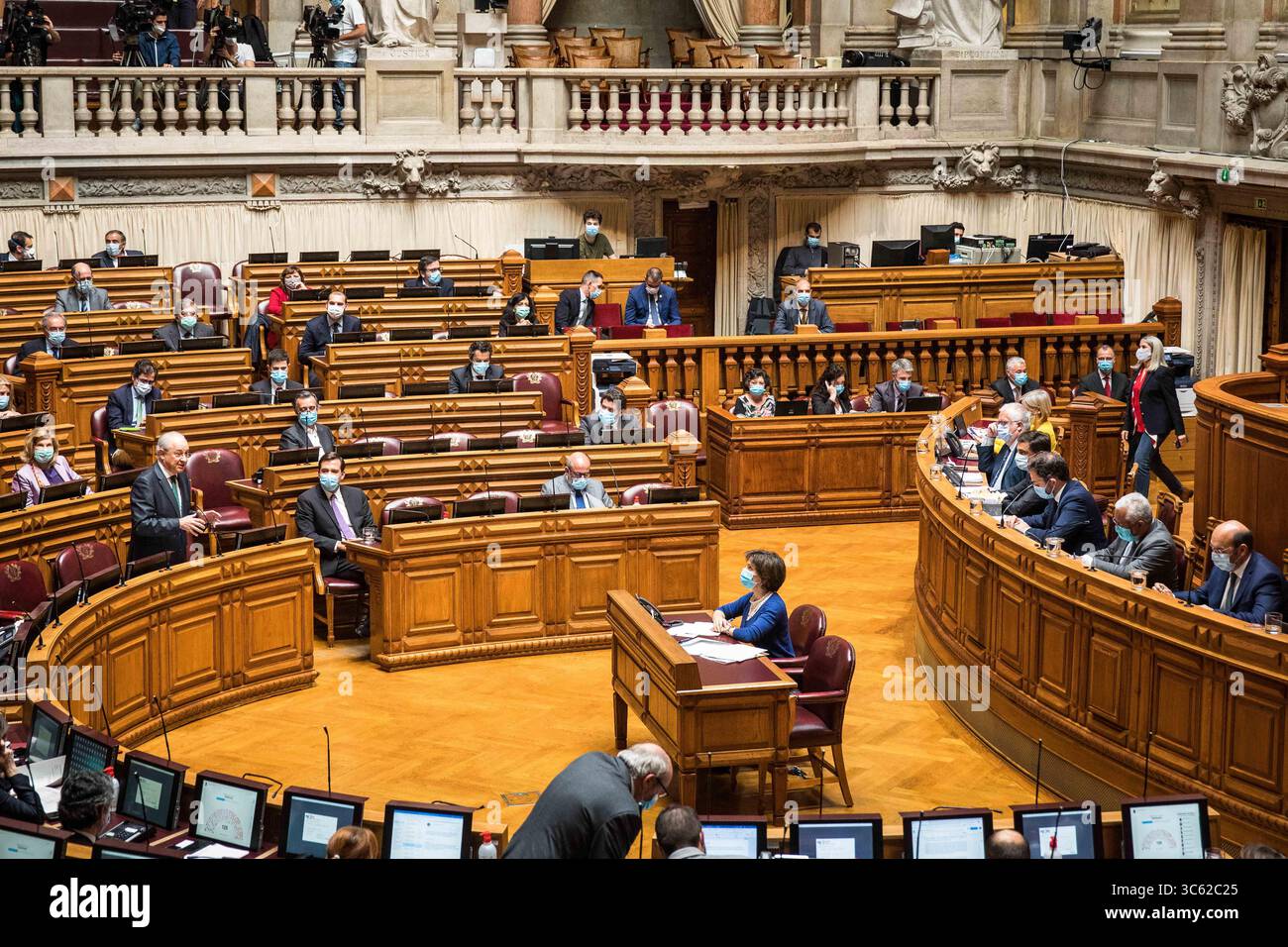 7. Mai 2020, Lissabon, Portugal: Rui Rio, Vorsitzender der PSD, spricht während der wöchentlichen Parlamentssitzung. Seit dem 4. Mai ist die Verwendung einer Gesichtsmaske im portugiesischen parlament obligatorisch, um die Ausbreitung der COVID-19-Krankheit zu verhindern. (Kreditbild: © Henrique Casinhas/SOPA Images via ZUMA Wire) Stockfoto