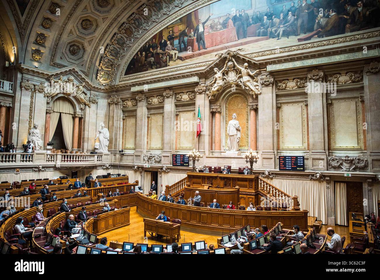 7. Mai 2020, Lissabon, Portugal: Antonio Costa, Portugiesischer Premierminister, spricht während der wöchentlichen Plenartagung des Parlaments: seit dem 4. Mai ist die Verwendung einer Gesichtsmaske im portugiesischen parlament obligatorisch, um die Ausbreitung der COVID-19-Krankheit zu verhindern. (Kreditbild: © Henrique Casinhas/SOPA Images via ZUMA Wire) Stockfoto