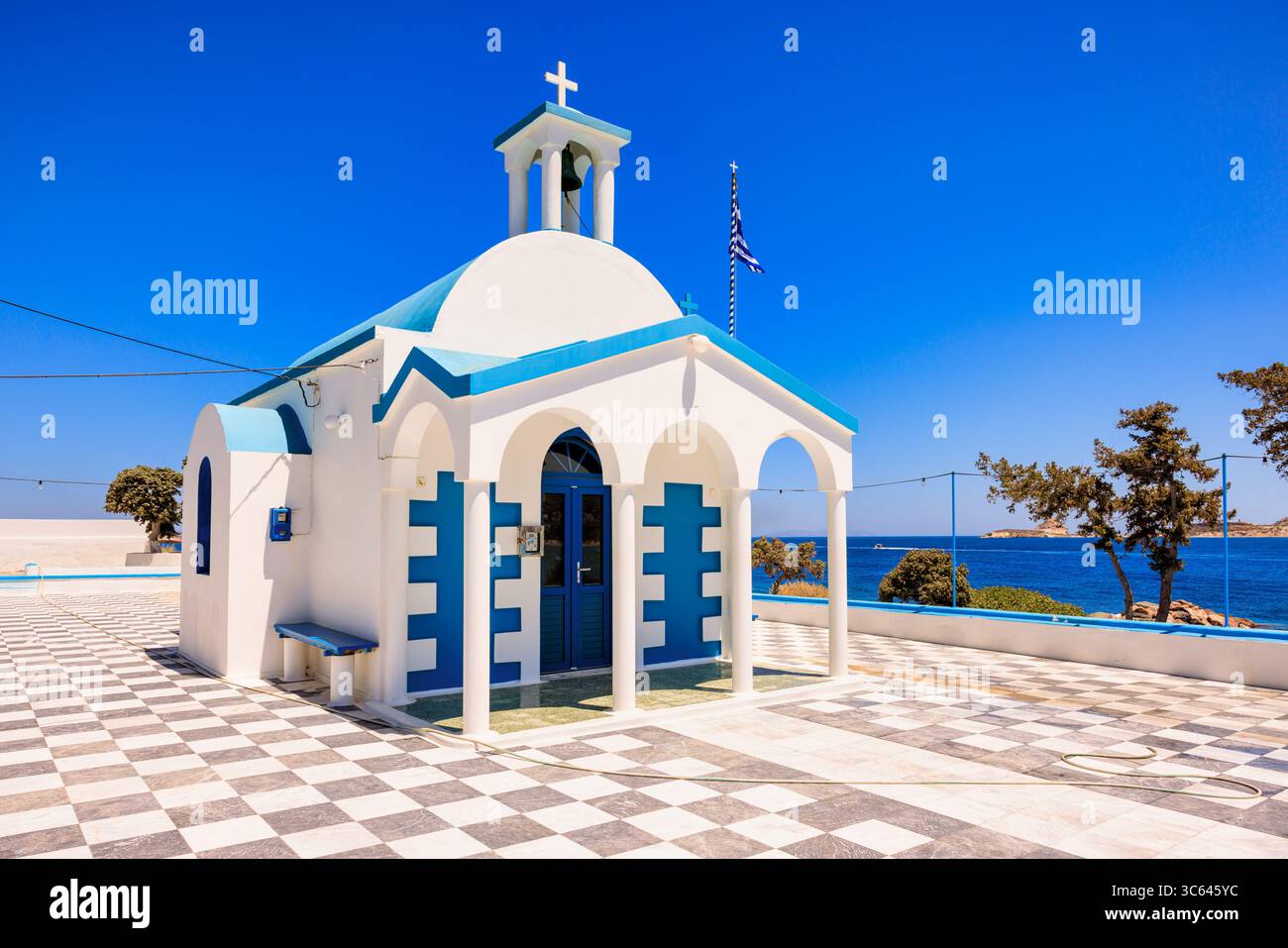 Der Glockenturm von Agios Eleftherios in der Nähe von Komia, Milos, Kykladen, Griechenland Stockfoto