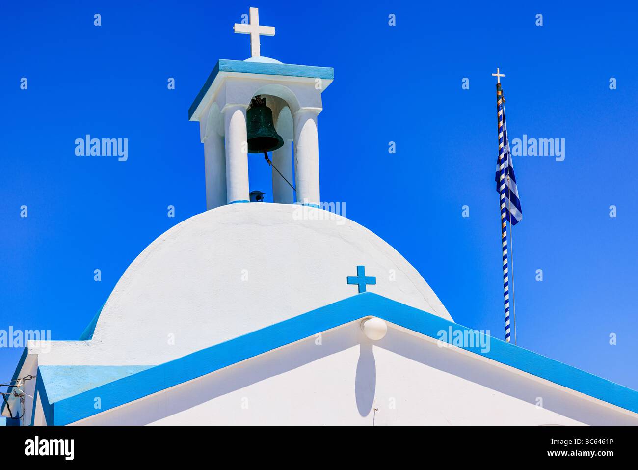 Der Glockenturm von Agios Eleftherios in der Nähe von Komia, Milos, Kykladen, Griechenland Stockfoto