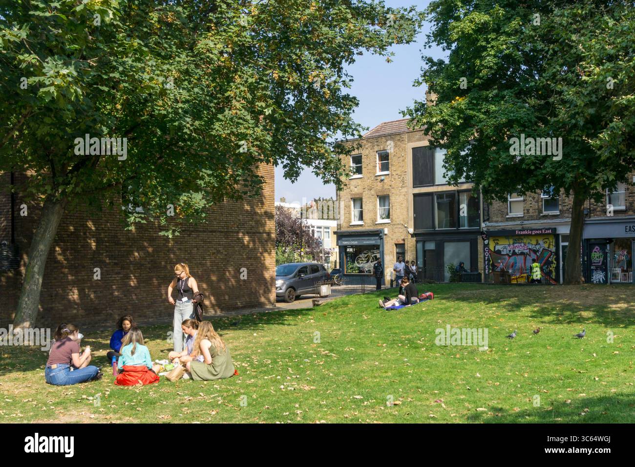 Entspannen Sie sich im Rhoda Street Open Space in Tower Hamlets, London. Stockfoto