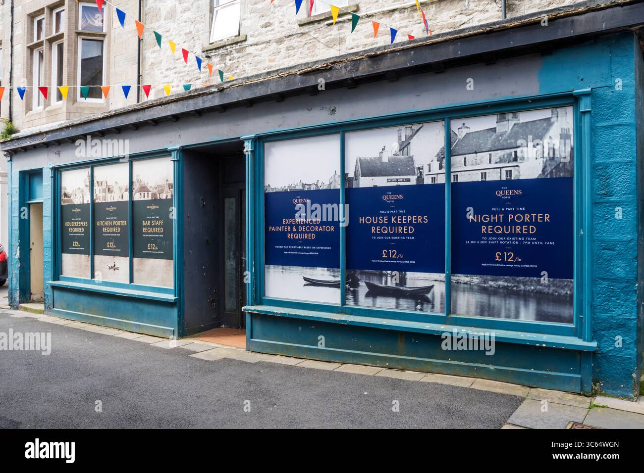 Werbung für Mitarbeiter im Gastgewerbe im Queens Hotel, Lerwick, Shetland. Stockfoto